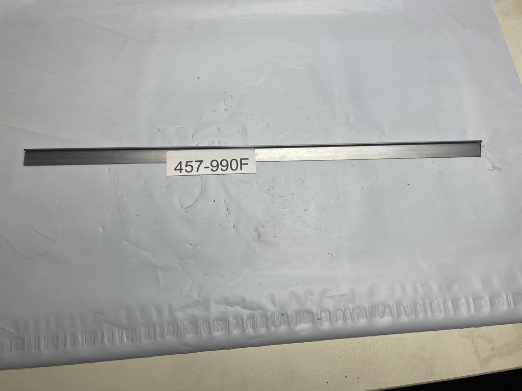 457-990 MB38 WING BEAD GUARD FRONT 18" MGB