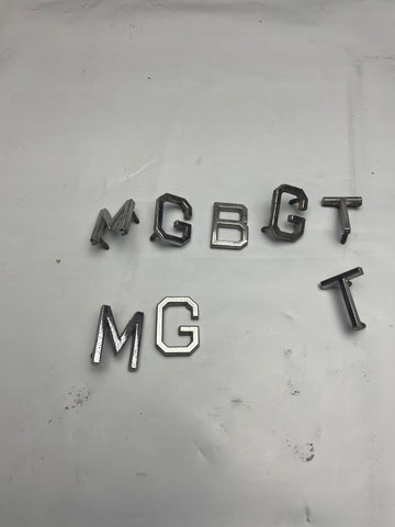 408-450 18G8766 TAILGATE LETTERS MGBGT USED