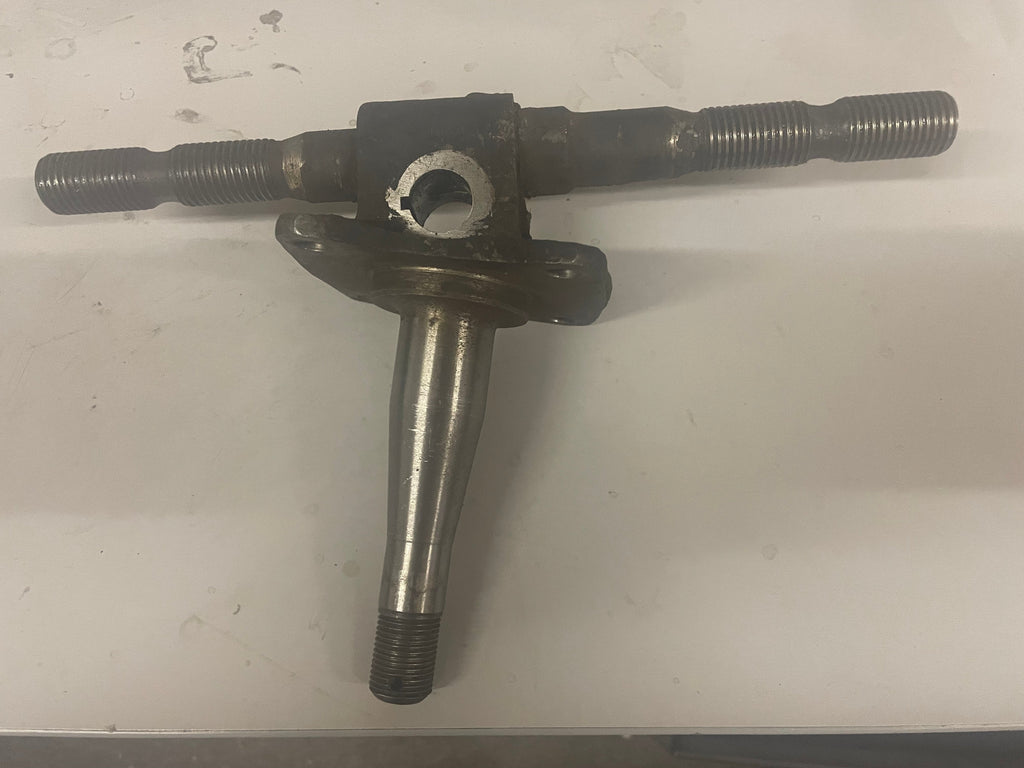 264-670 ATB4268 STUB AXLE RH 1600 USED