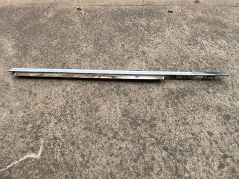 453-410 AHH7476 MGBGT FINISHER TOP OF DOOR RH USED