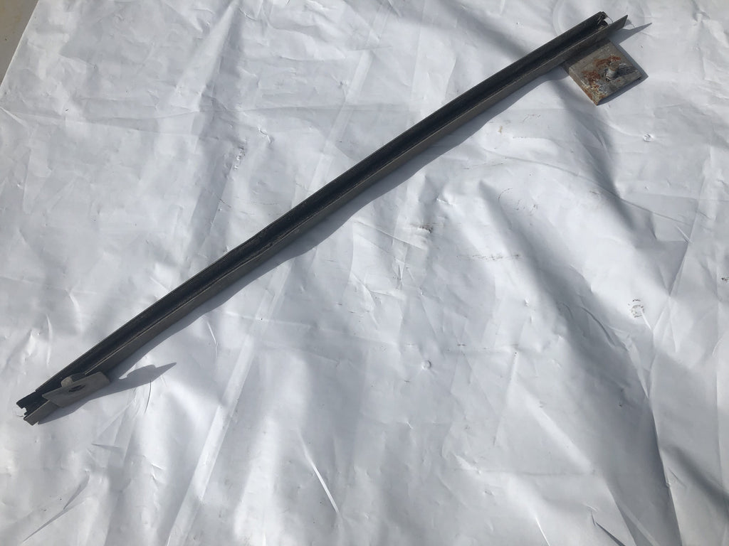 402-235 AHH8404 REAR CHANNEL LH USED