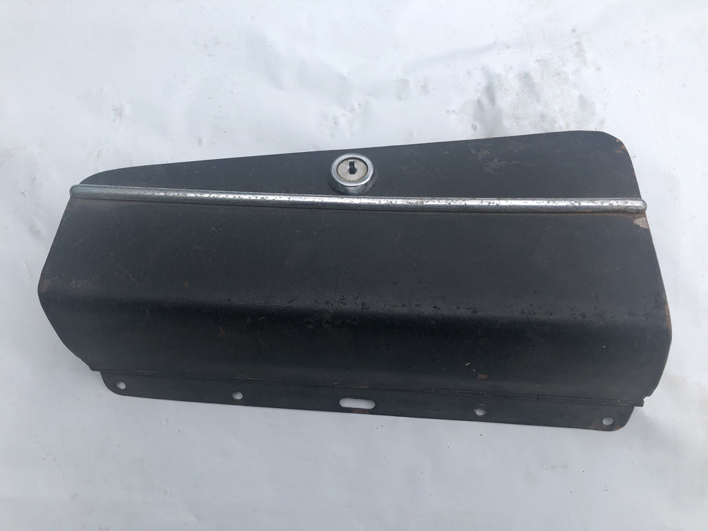 GLOVEBOX LID WITH CHROME STRIP & LOCK MG USED