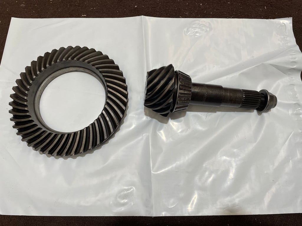 267-165 BTB653 CROWN WHEEL & PINION 3.9:1 MGA MGB USED