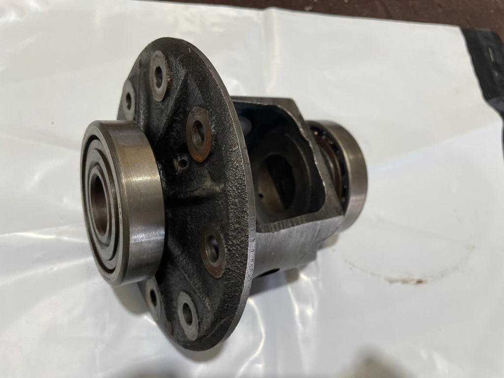 267-060 BTB328 DIFF CARRIER MGA MGB USED