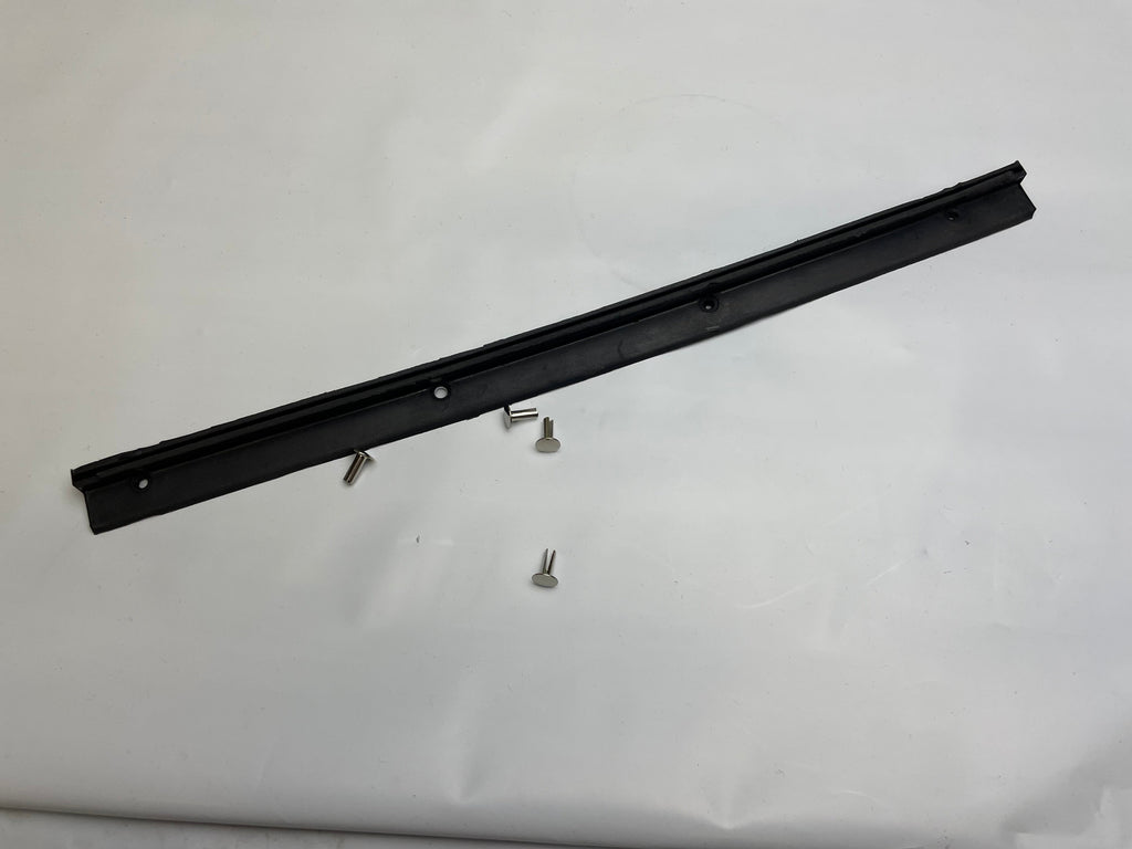 HYA2735 SEAL 1/4 VENT UPRIGHT LH