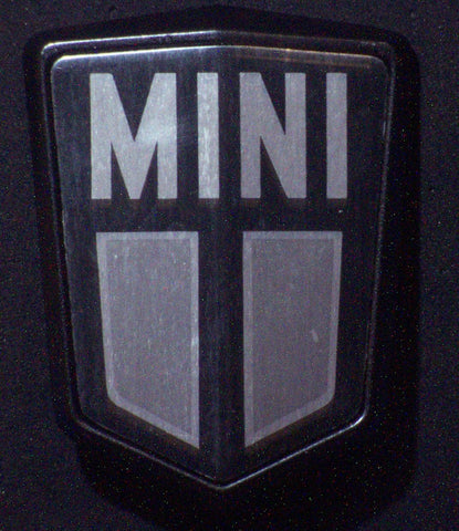 116-037 CZH4378 BONNET BADGE MINI