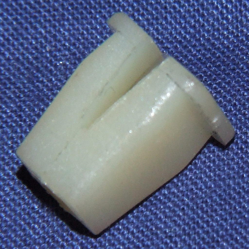 226-030 GHF1022 CAPTIVE PLASTIC NUT