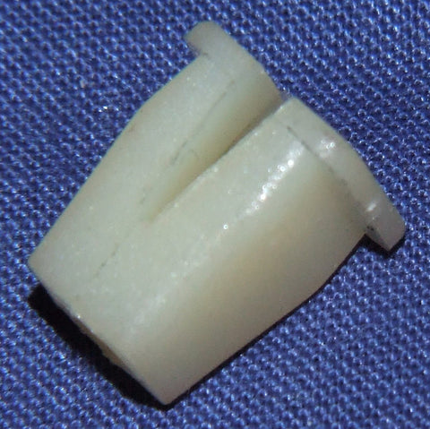 226-030 GHF1022 CAPTIVE PLASTIC NUT