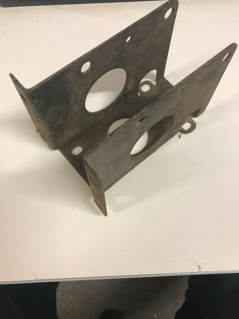 AHH5947 MGA MASTER CYLINDER CARRIAGE BRACKET USED